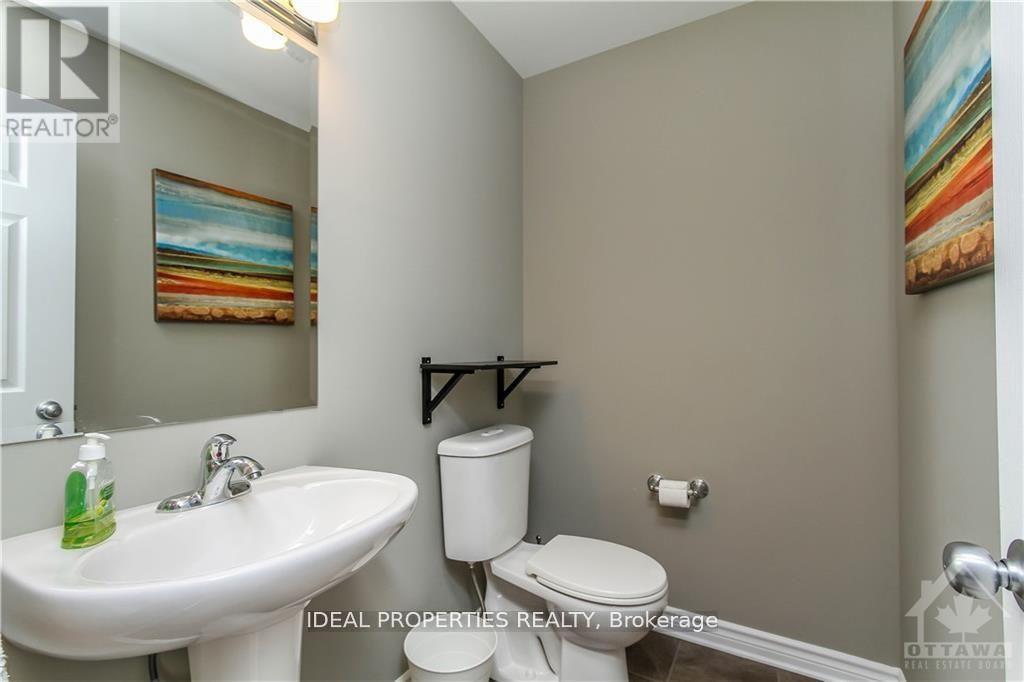 524 Silvertip Lane, Ottawa, Ontario  K2T 0H7 - Photo 7 - X12955546