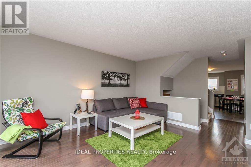 524 Silvertip Lane, Ottawa, Ontario  K2T 0H7 - Photo 8 - X12955546