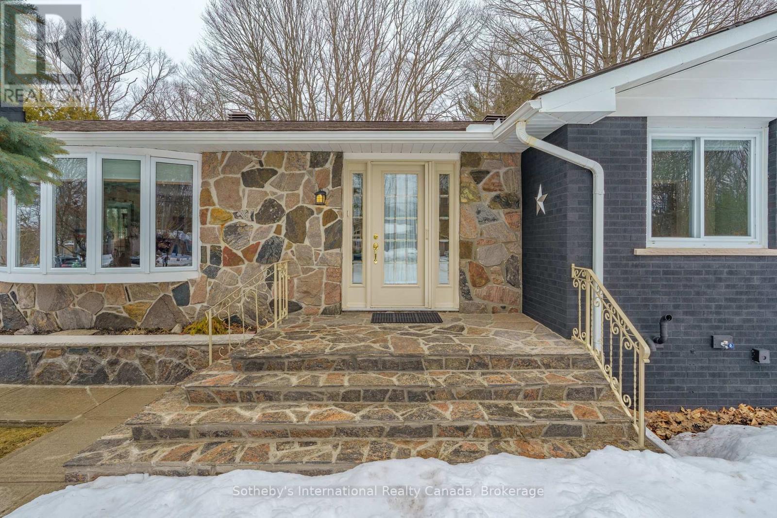 230 Alexander Street, Gravenhurst, Ontario  P1P 1A6 - Photo 5 - X12956778