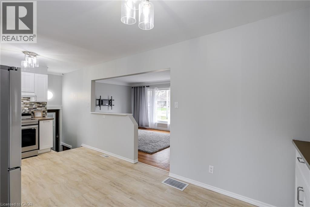 63 Seneca Avenue, Hamilton, Ontario  L9B 1L8 - Photo 12 - 40817610