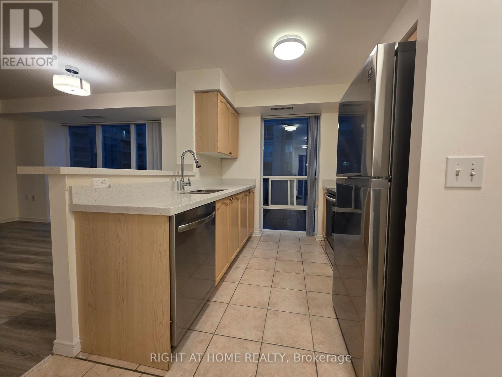 709 - 28 Olive Avenue, Toronto, Ontario  M2N 7E6 - Photo 4 - C12956772