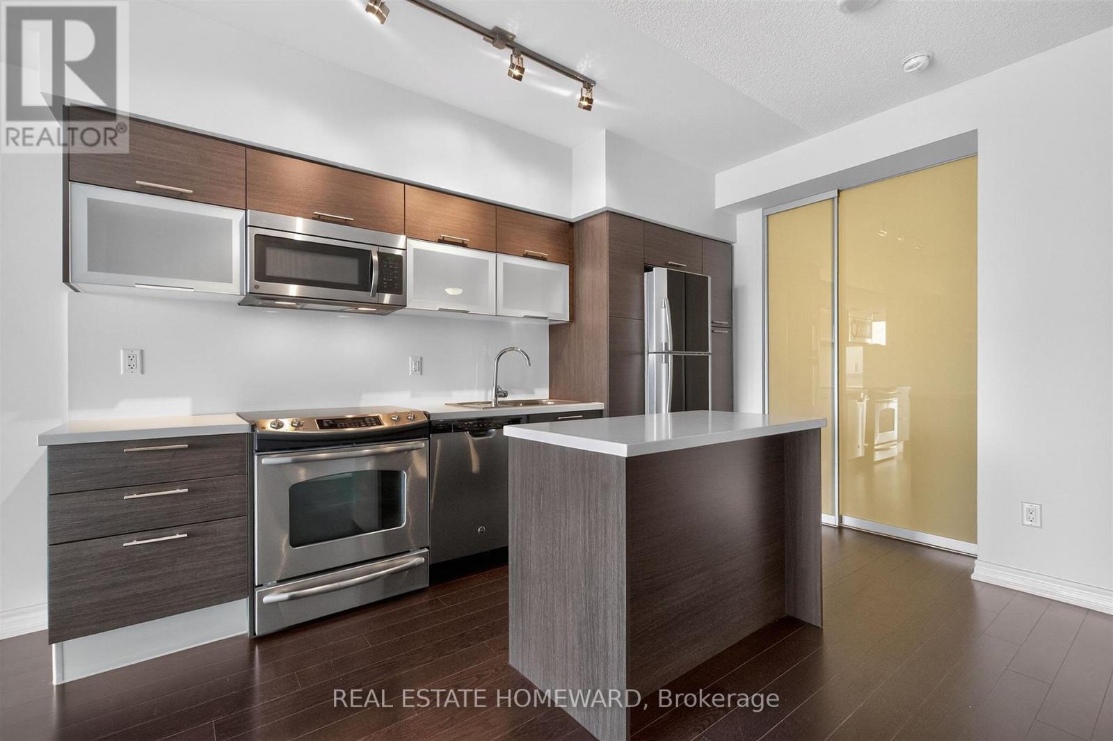 5208 - 386 Yonge Street, Toronto, Ontario  M5B 0A5 - Photo 3 - C12956800