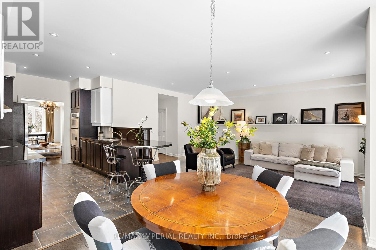 16 Carriage House Court, Richmond Hill, Ontario  L4E 4V3 - Photo 13 - N12956780