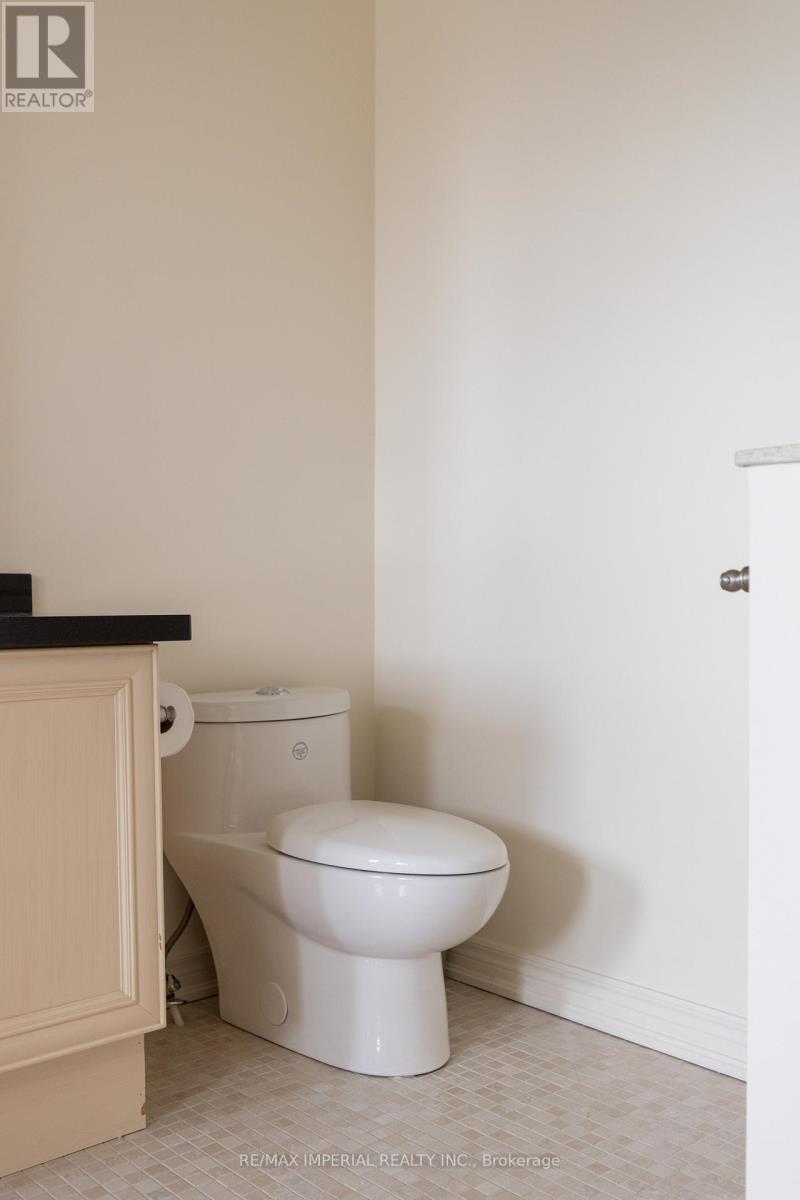 16 Carriage House Court, Richmond Hill, Ontario  L4E 4V3 - Photo 27 - N12956780