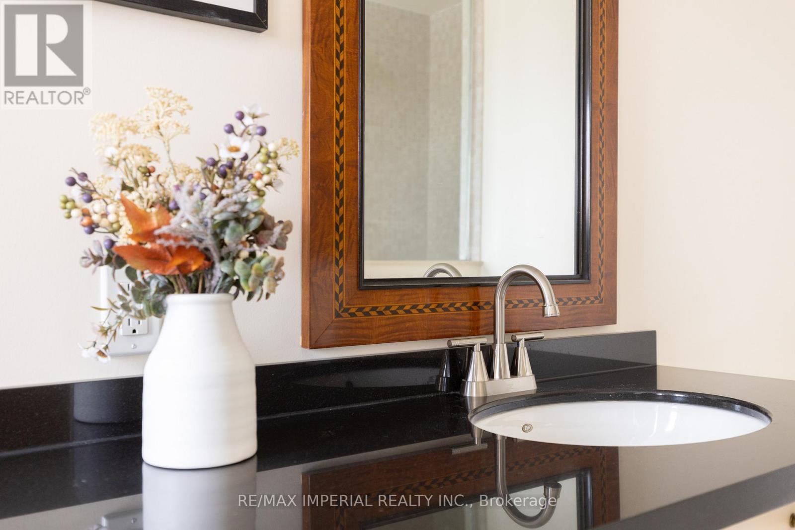 16 Carriage House Court, Richmond Hill, Ontario  L4E 4V3 - Photo 28 - N12956780