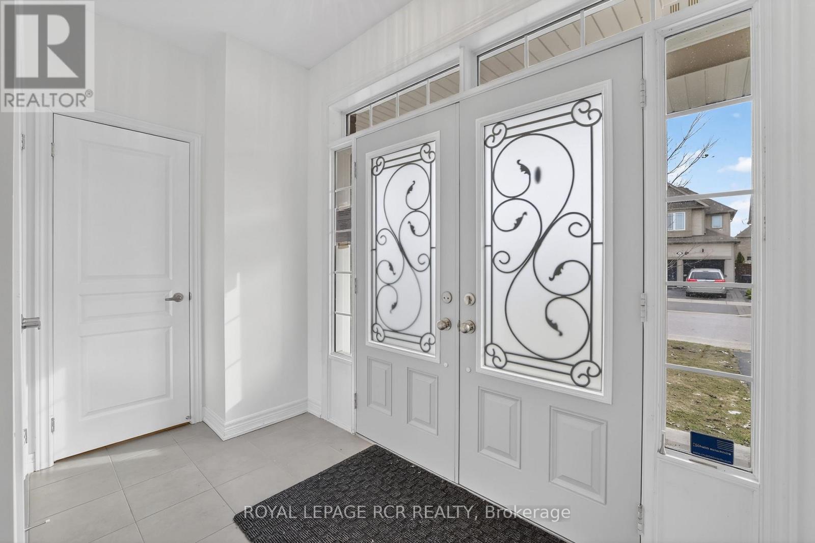 82 Lampkin Street, Georgina, Ontario  L0E 1R0 - Photo 2 - N12956796