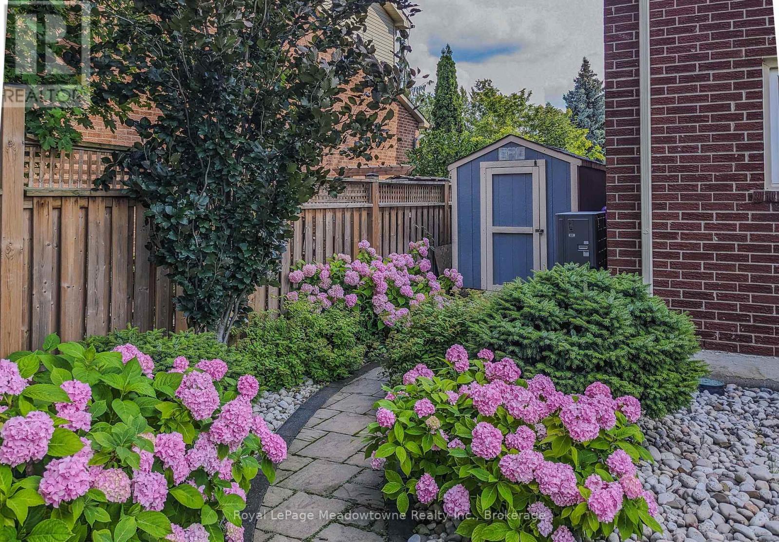 740 Robertson Crescent, Milton, Ontario  L9T 4W4 - Photo 8 - W12954562