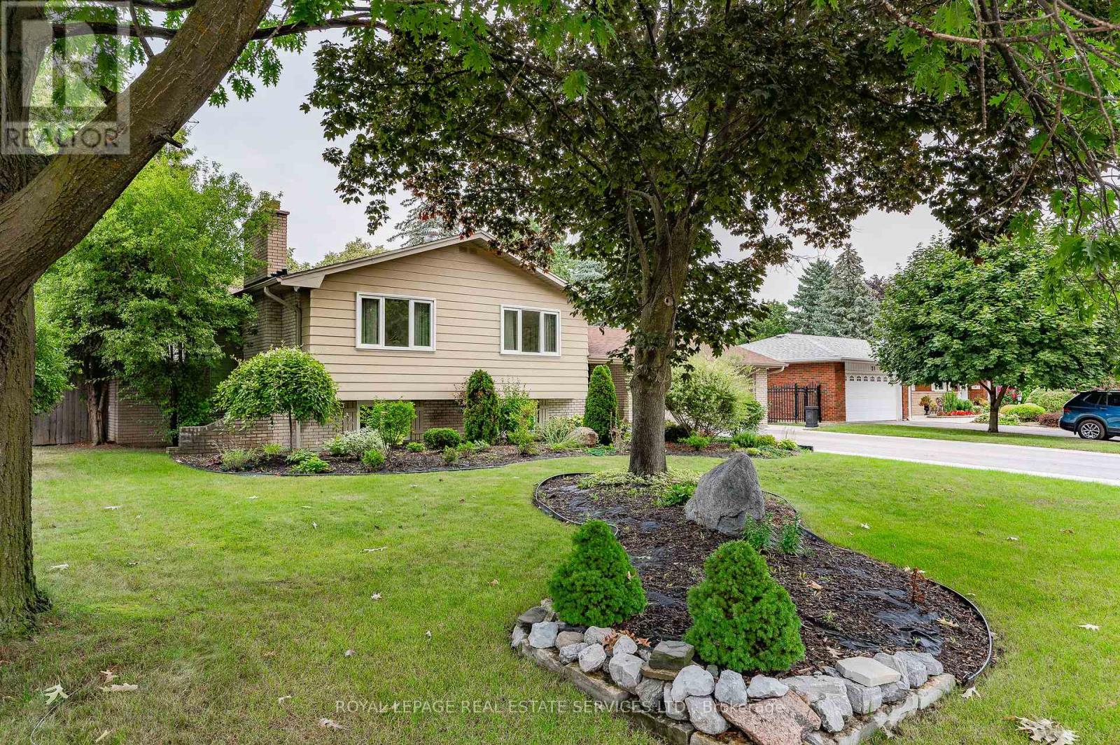 23 Hillside Drive, Brampton, Ontario  L6S 1A2 - Photo 4 - W12802924