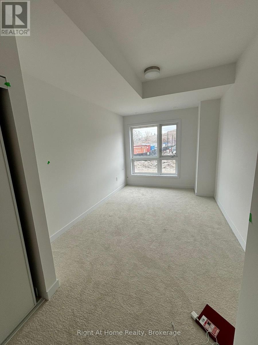 R31 - 25 Palace Street, Kitchener, Ontario  N2E 3M6 - Photo 9 - X12956864