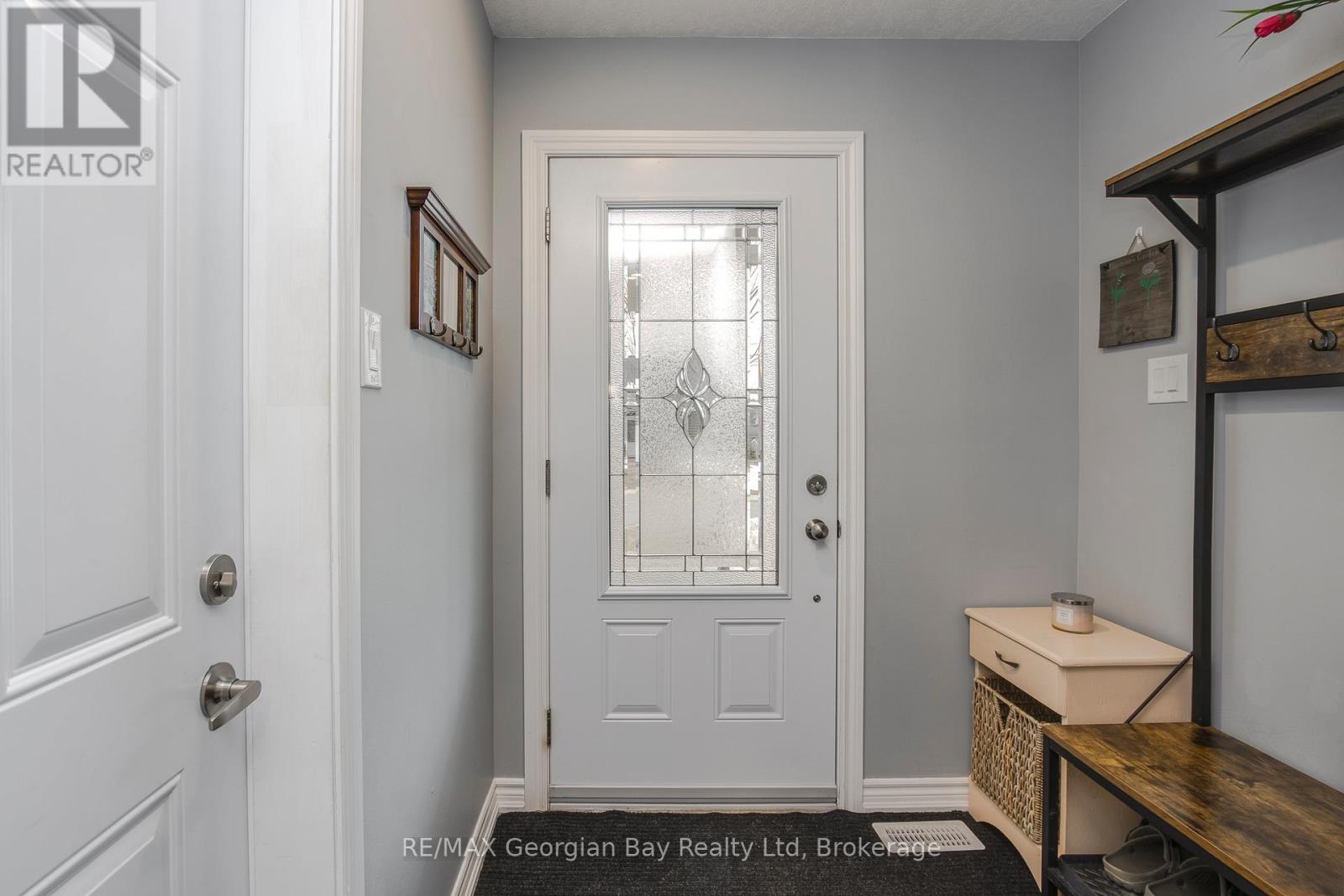 39 Chamberlain Crescent, Penetanguishene, Ontario  L9M 0A6 - Photo 3 - S12956852