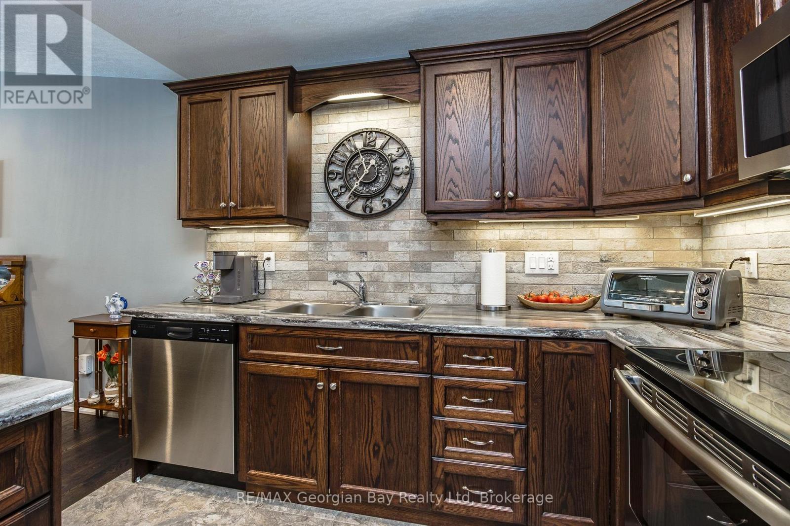 39 Chamberlain Crescent, Penetanguishene, Ontario  L9M 0A6 - Photo 5 - S12956852