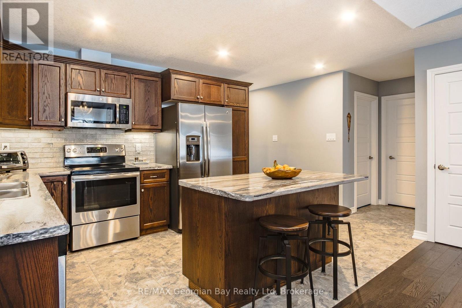 39 Chamberlain Crescent, Penetanguishene, Ontario  L9M 0A6 - Photo 7 - S12956852