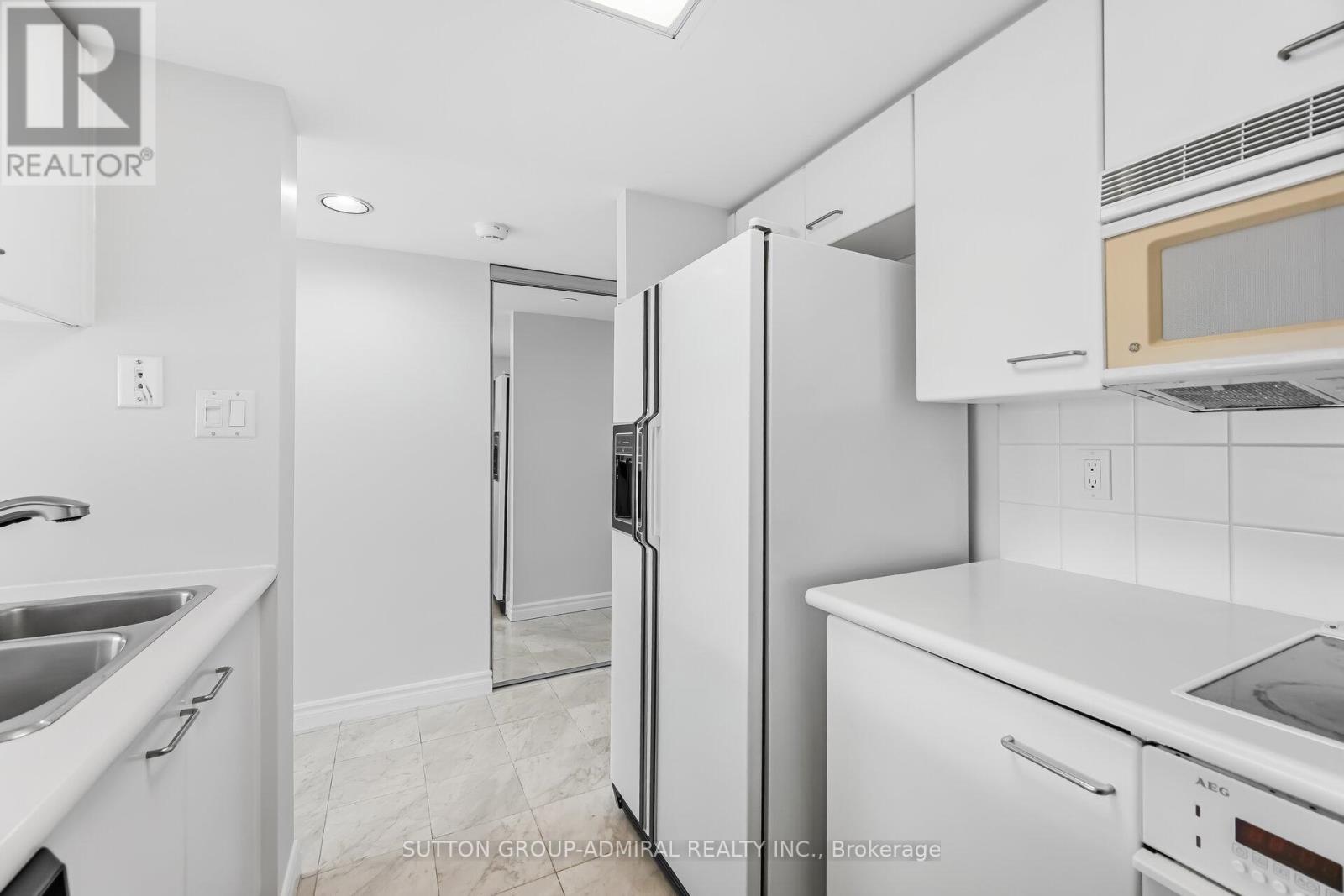 #3413 - 38 Elm Street, Toronto (Bay Street Corridor), Ontario  M5G 2K5 - Photo 11 - C12956804