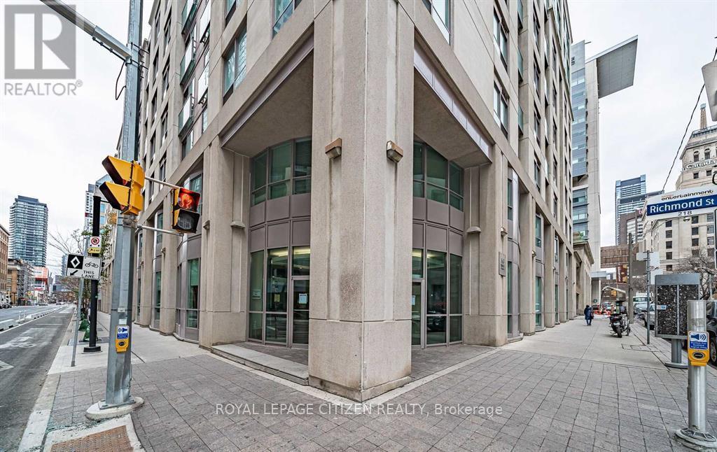 501 - 168 Simcoe Street, Toronto (Waterfront Communities), Ontario  M5H 4C9 - Photo 28 - C12956822