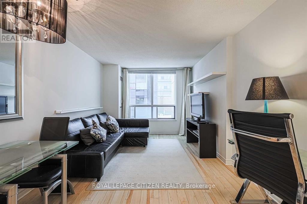 501 - 168 Simcoe Street, Toronto (Waterfront Communities), Ontario  M5H 4C9 - Photo 4 - C12956822