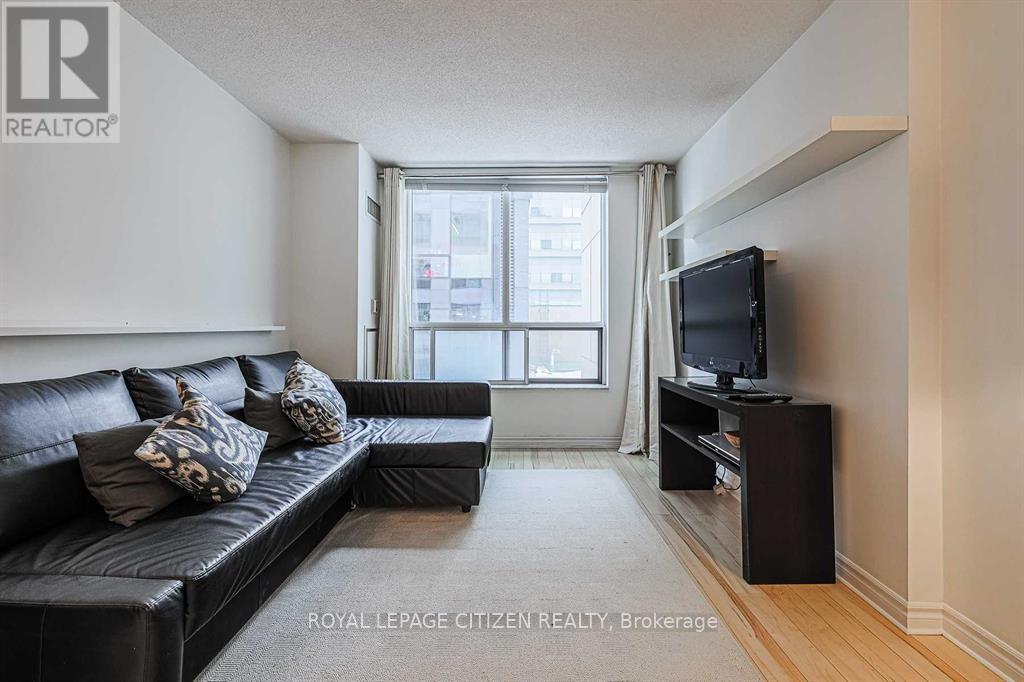 501 - 168 Simcoe Street, Toronto (Waterfront Communities), Ontario  M5H 4C9 - Photo 6 - C12956822