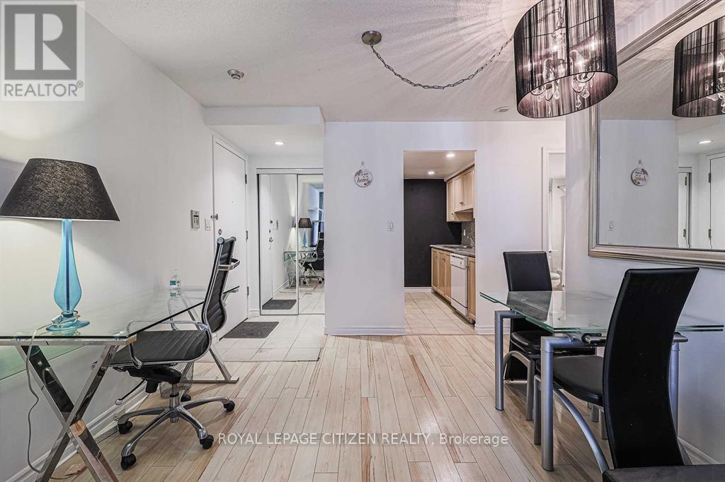 501 - 168 Simcoe Street, Toronto (Waterfront Communities), Ontario  M5H 4C9 - Photo 8 - C12956822