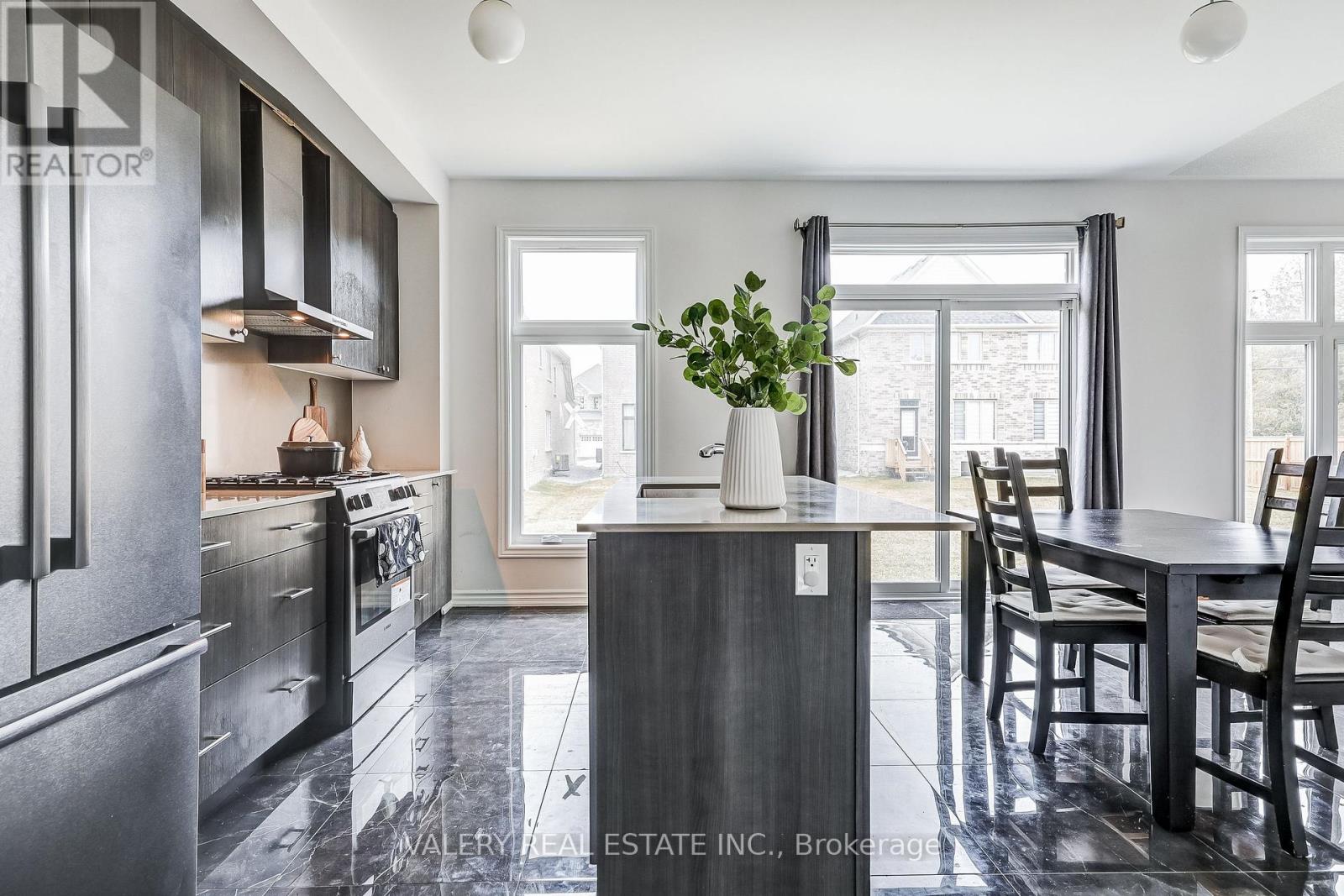 26 Sam Battaglia Crescent, Georgina, Ontario  L0E 1R0 - Photo 8 - N12956810