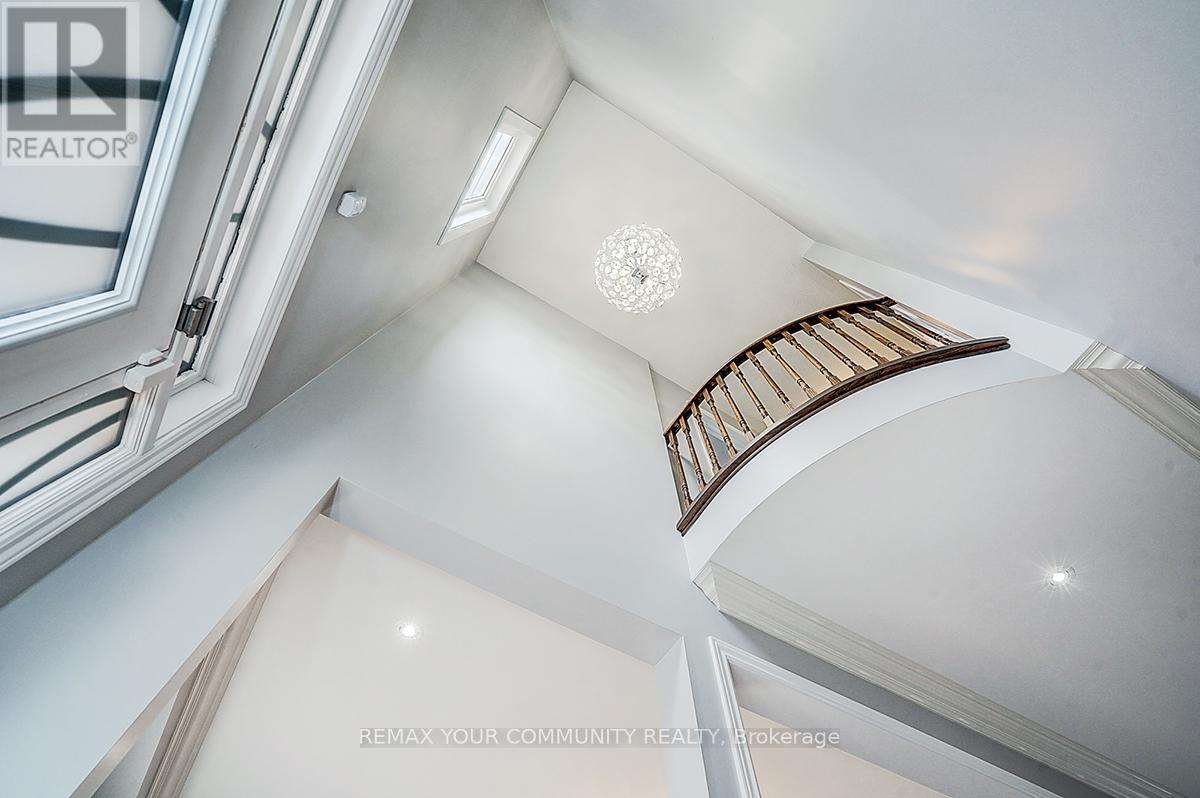 160 Maria Road, Markham, Ontario  L6E 0L9 - Photo 3 - N12956884