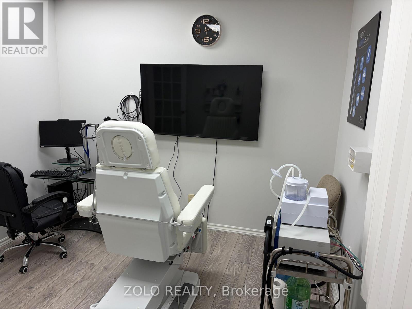 210 - 4600 Highway 7 W, Vaughan, Ontario  L4L 4Y7 - Photo 10 - N12956886