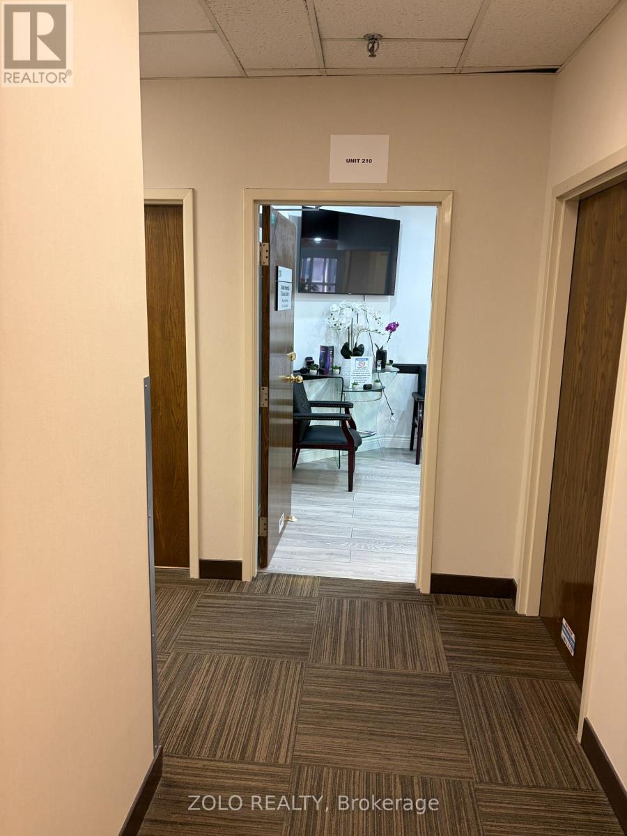 210 - 4600 Highway 7 W, Vaughan, Ontario  L4L 4Y7 - Photo 3 - N12956886