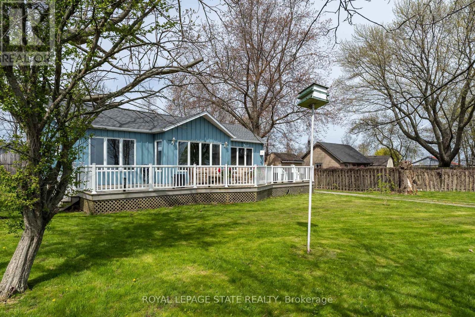 557 Edgewater Place, Haldimand, Ontario  N1A 2W8 - Photo 12 - X12941476