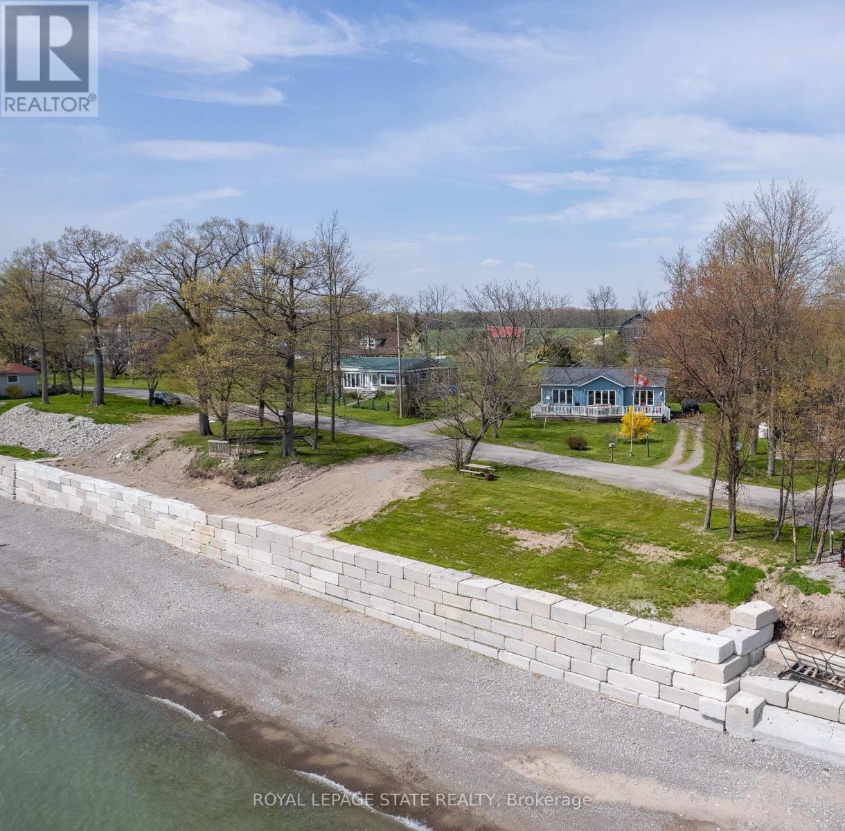 557 Edgewater Place, Haldimand, Ontario  N1A 2W8 - Photo 2 - X12941476