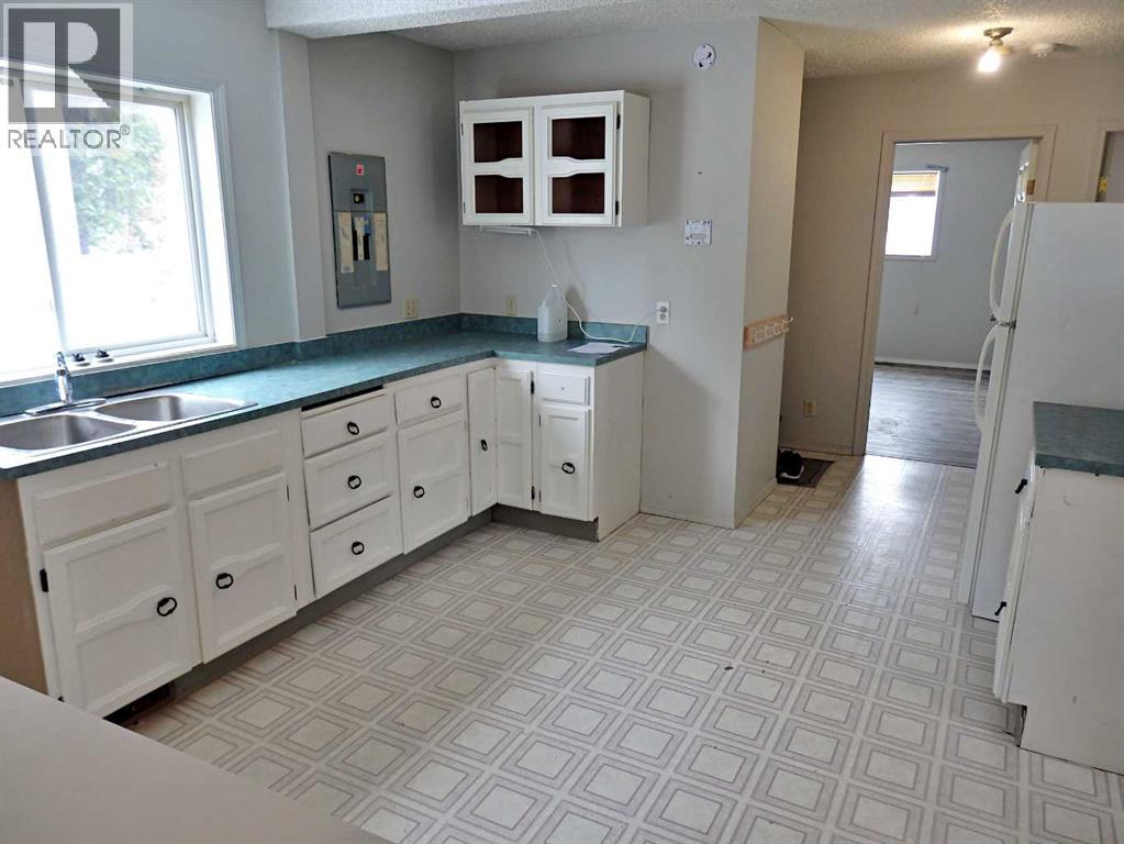 4618 52 Avenue, Vermilion, Alberta  T9X 1S1 - Photo 4 - A2298887