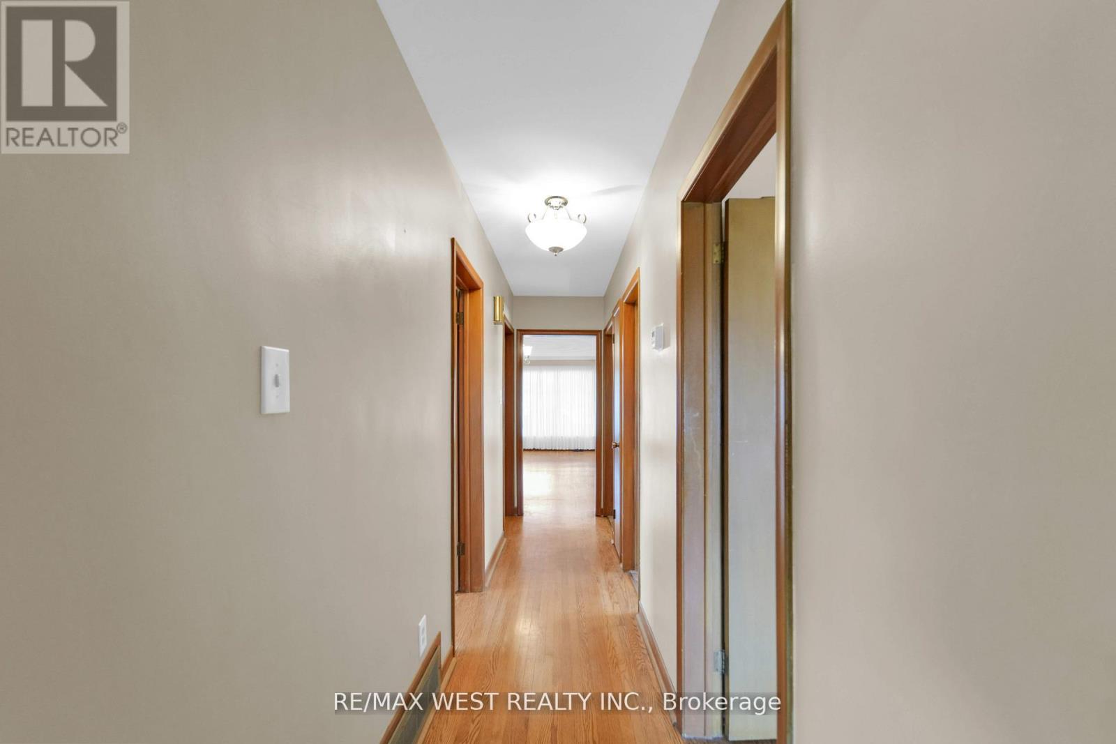 304 La Rose Avenue, Toronto, Ontario  M9P 1B9 - Photo 10 - W12956882