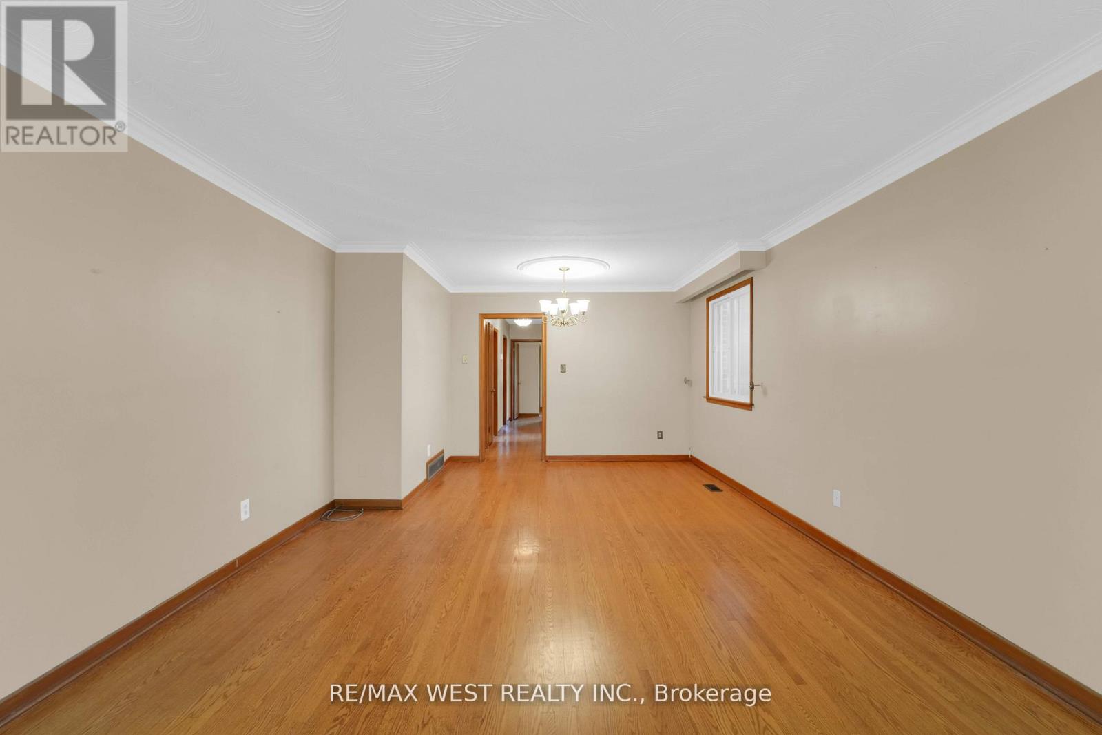 304 La Rose Avenue, Toronto, Ontario  M9P 1B9 - Photo 21 - W12956882