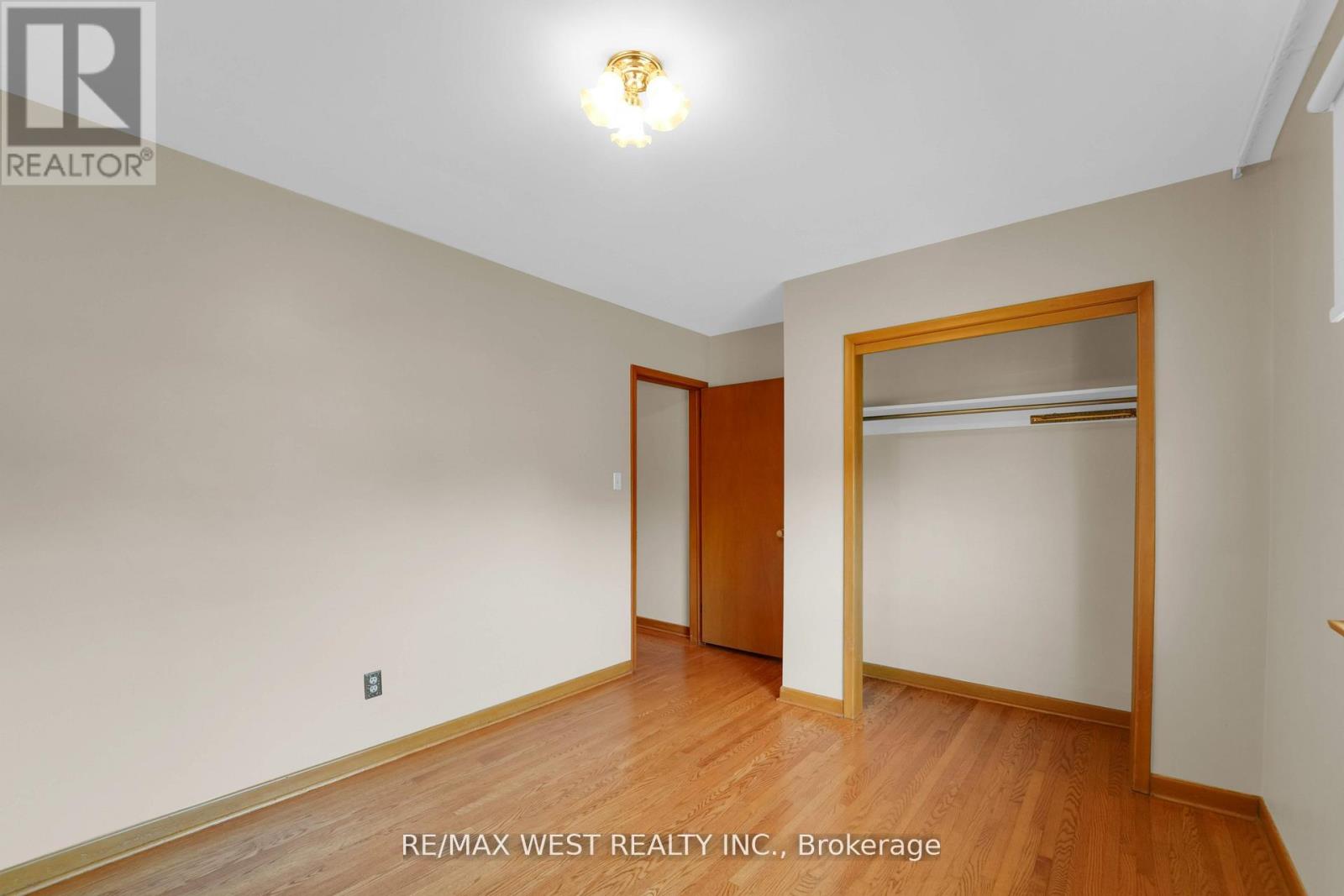 304 La Rose Avenue, Toronto, Ontario  M9P 1B9 - Photo 22 - W12956882