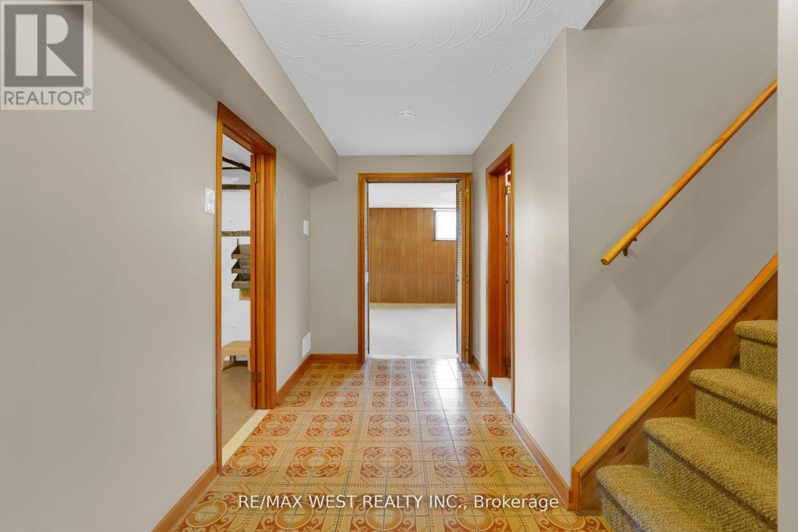 304 La Rose Avenue, Toronto, Ontario  M9P 1B9 - Photo 33 - W12956882