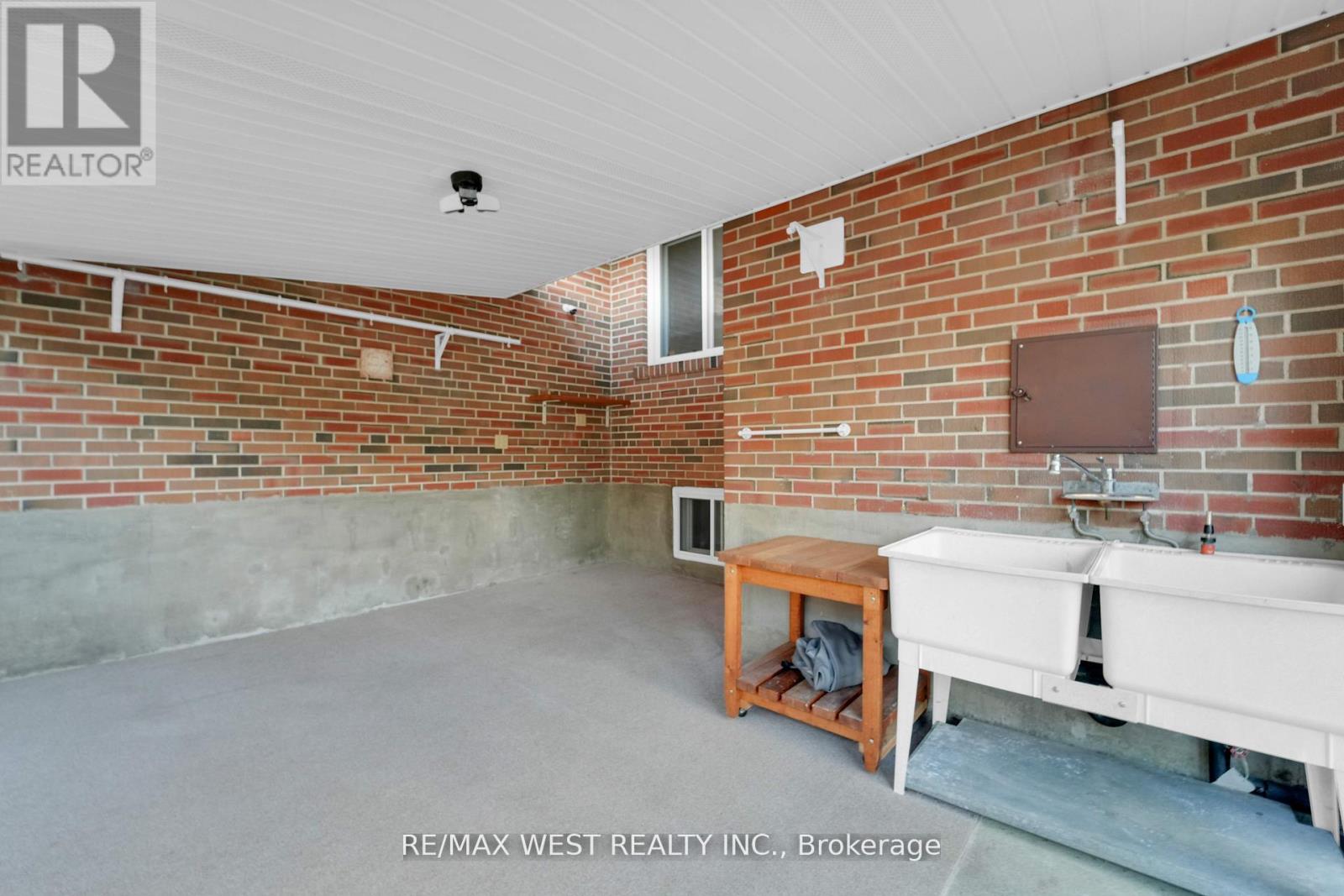 304 La Rose Avenue, Toronto, Ontario  M9P 1B9 - Photo 35 - W12956882