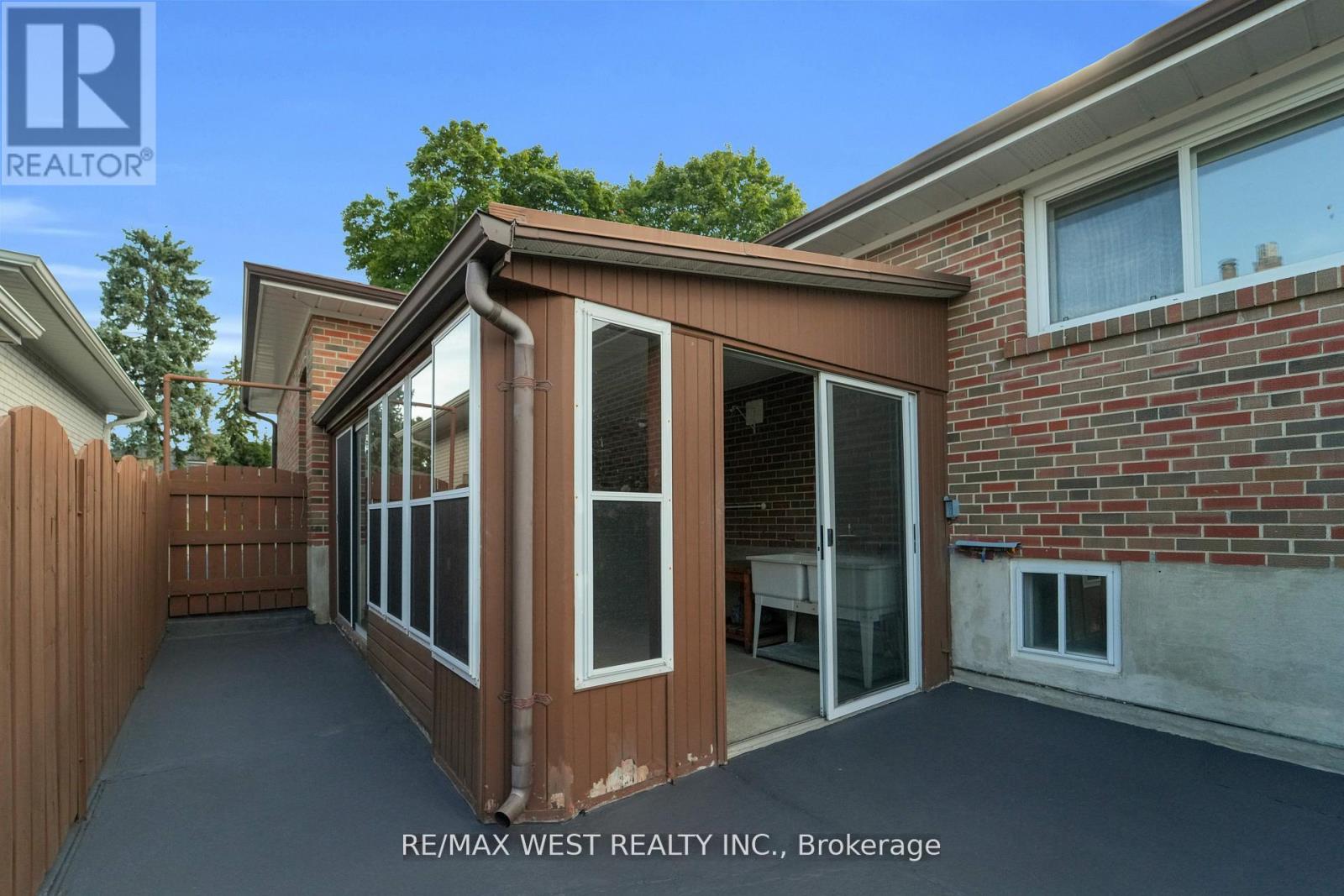 304 La Rose Avenue, Toronto, Ontario  M9P 1B9 - Photo 39 - W12956882