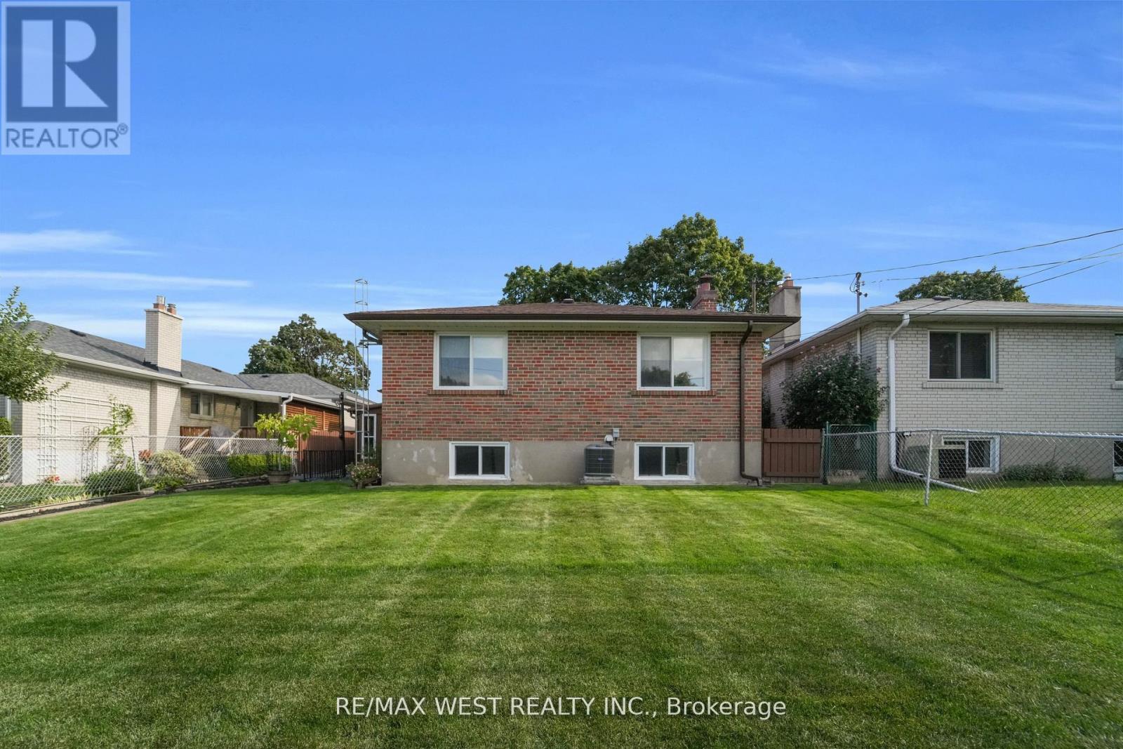 304 La Rose Avenue, Toronto, Ontario  M9P 1B9 - Photo 41 - W12956882