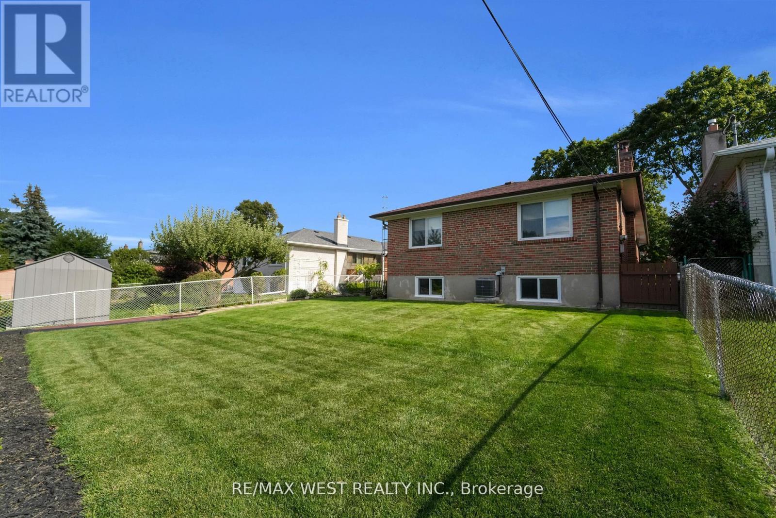 304 La Rose Avenue, Toronto, Ontario  M9P 1B9 - Photo 42 - W12956882