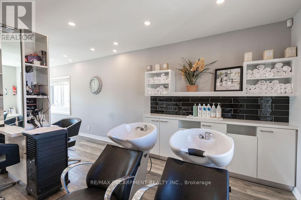 664 Upper James Street, Hamilton, Ontario  L9C 2Z3 - Photo 8 - X12956824