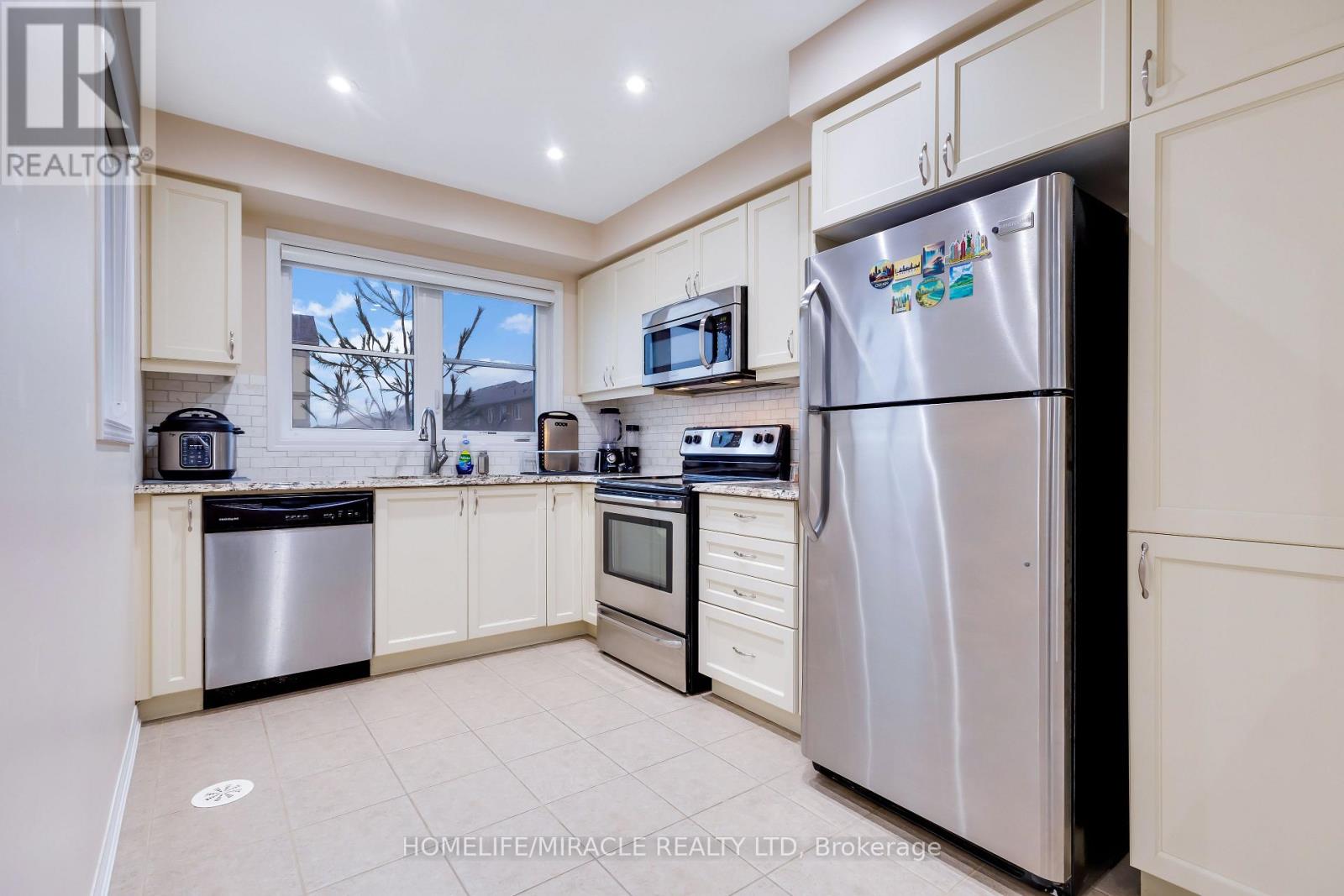 160 Baycliffe Crescent, Brampton, Ontario  L7A 3Z3 - Photo 18 - W12952958