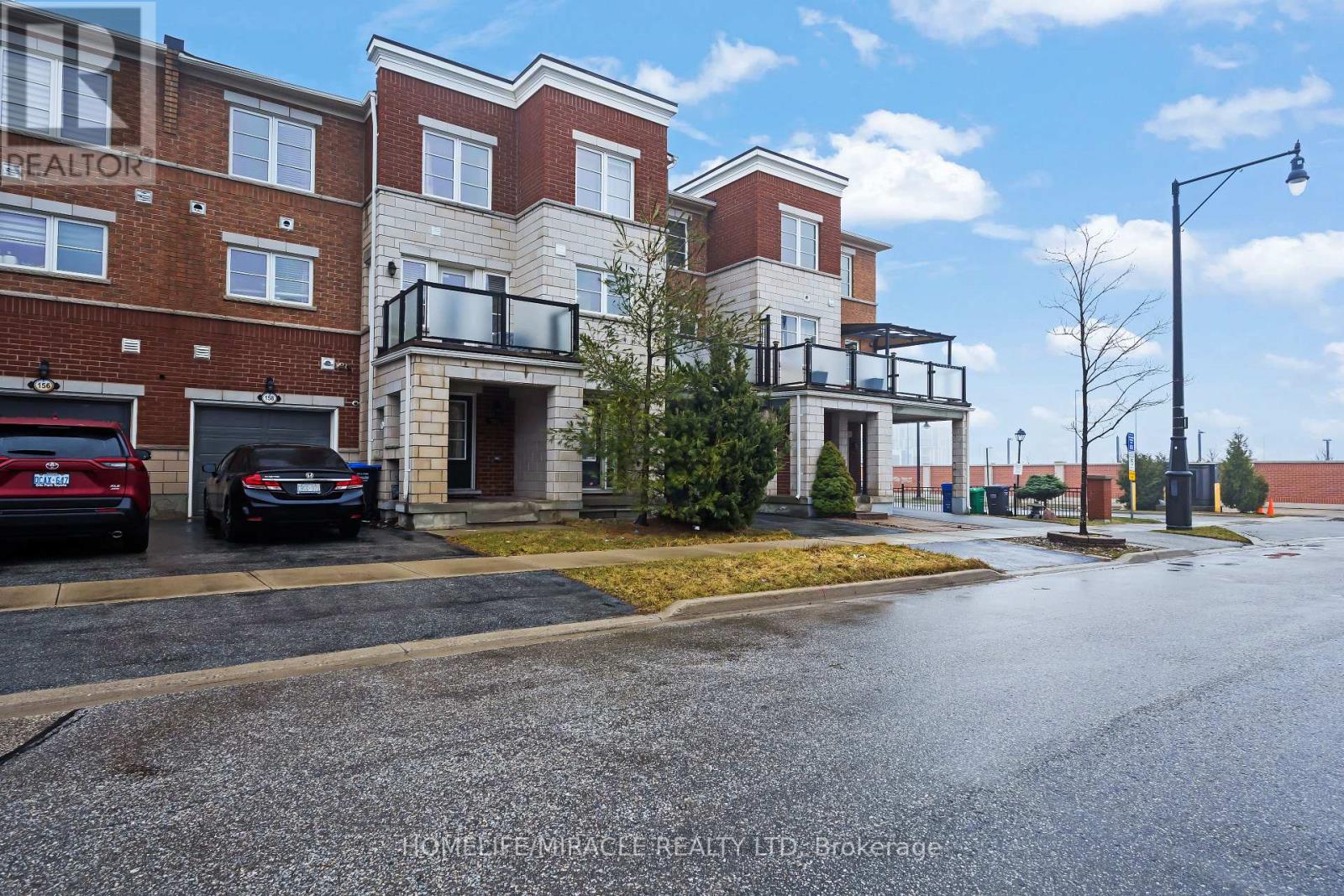 160 Baycliffe Crescent, Brampton, Ontario  L7A 3Z3 - Photo 3 - W12952958