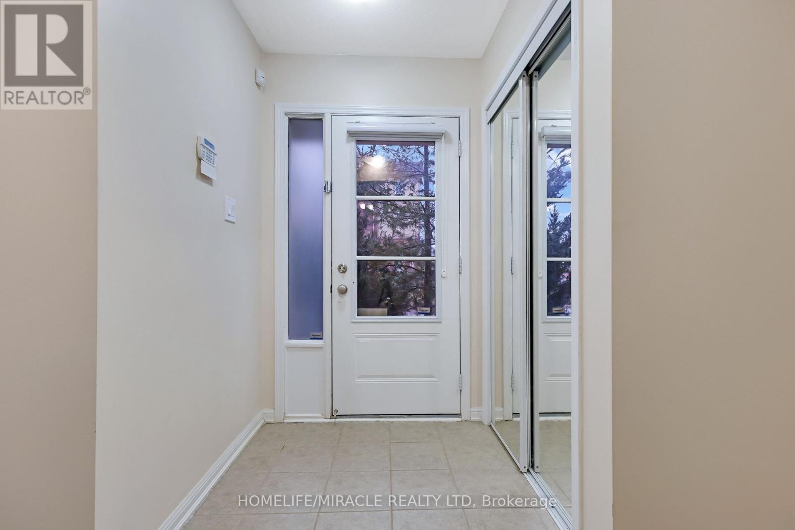 160 Baycliffe Crescent, Brampton, Ontario  L7A 3Z3 - Photo 6 - W12952958