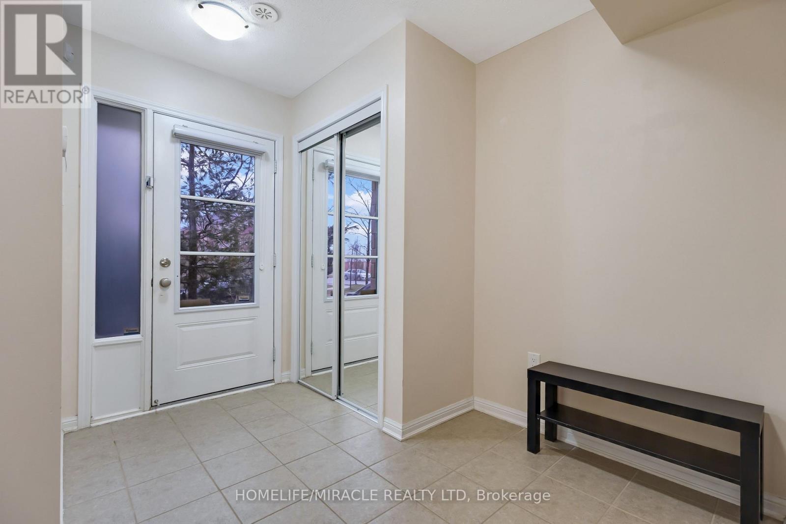 160 Baycliffe Crescent, Brampton, Ontario  L7A 3Z3 - Photo 7 - W12952958