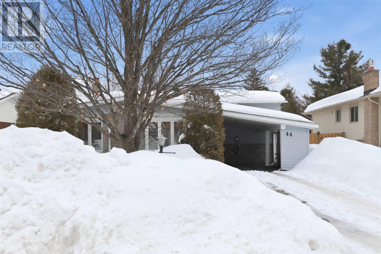 44 Koprash Ct, Sault Ste. Marie, Ontario  P6B 5R9 - Photo 2 - SM260573
