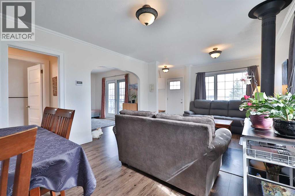 54 S 200 W, Raymond, Alberta  T0K 2S0 - Photo 6 - A2296321