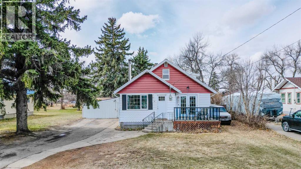 54 S 200 W, Raymond, Alberta  T0K 2S0 - Photo 1 - A2296321