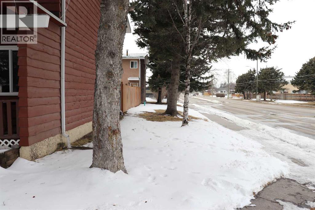 7, 113 Hardisty Avenue, Hinton, Alberta  T7V 1C4 - Photo 3 - A2298586