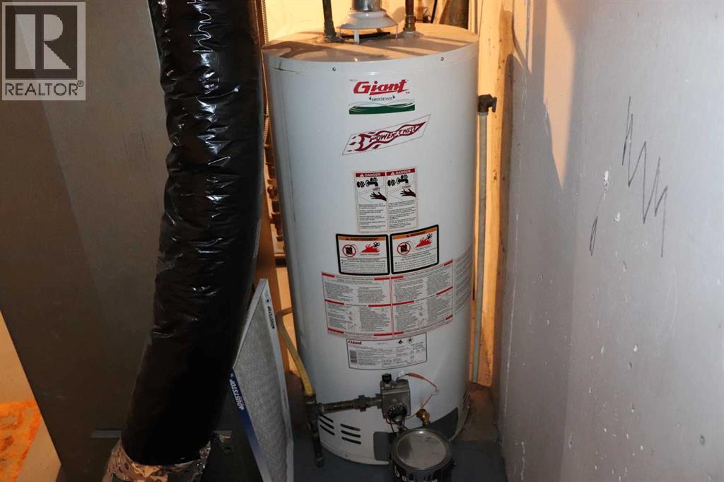 7, 113 Hardisty Avenue, Hinton, Alberta  T7V 1C4 - Photo 17 - A2298586