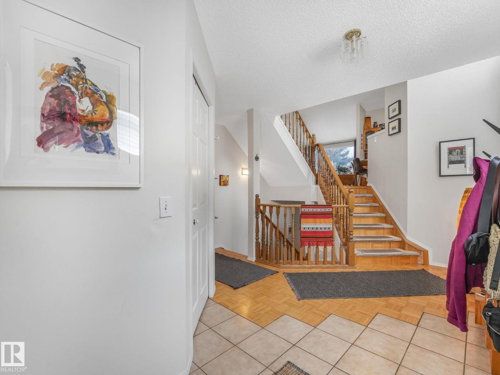 308 Beringer Cr Nw, Edmonton, Alberta  T5T 6R6 - Photo 7 - E4480668