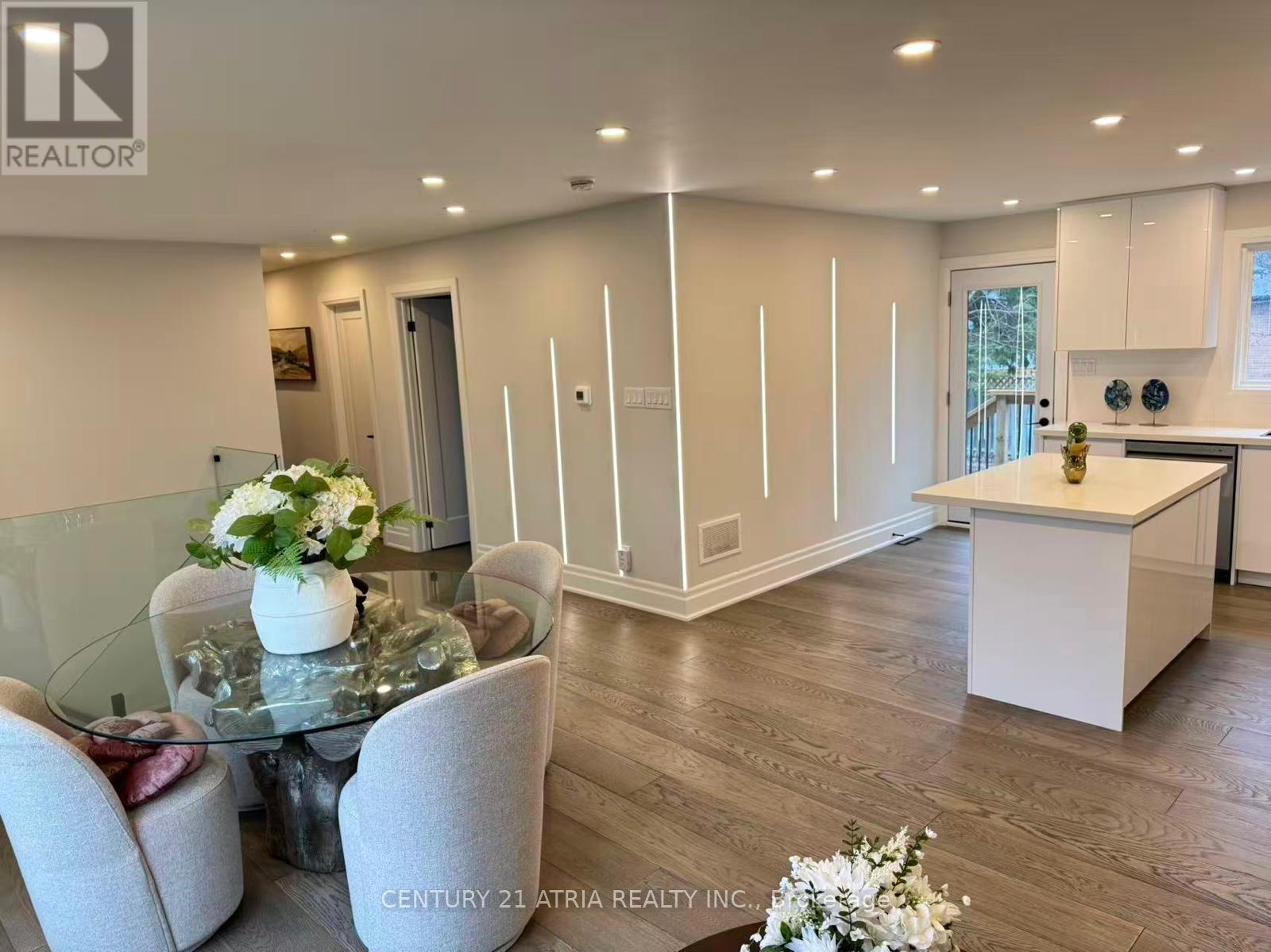 31 Sir Caradoc Place, Markham, Ontario  L3P 2X5 - Photo 2 - N12956928