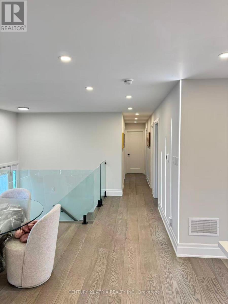 31 Sir Caradoc Place, Markham, Ontario  L3P 2X5 - Photo 3 - N12956928