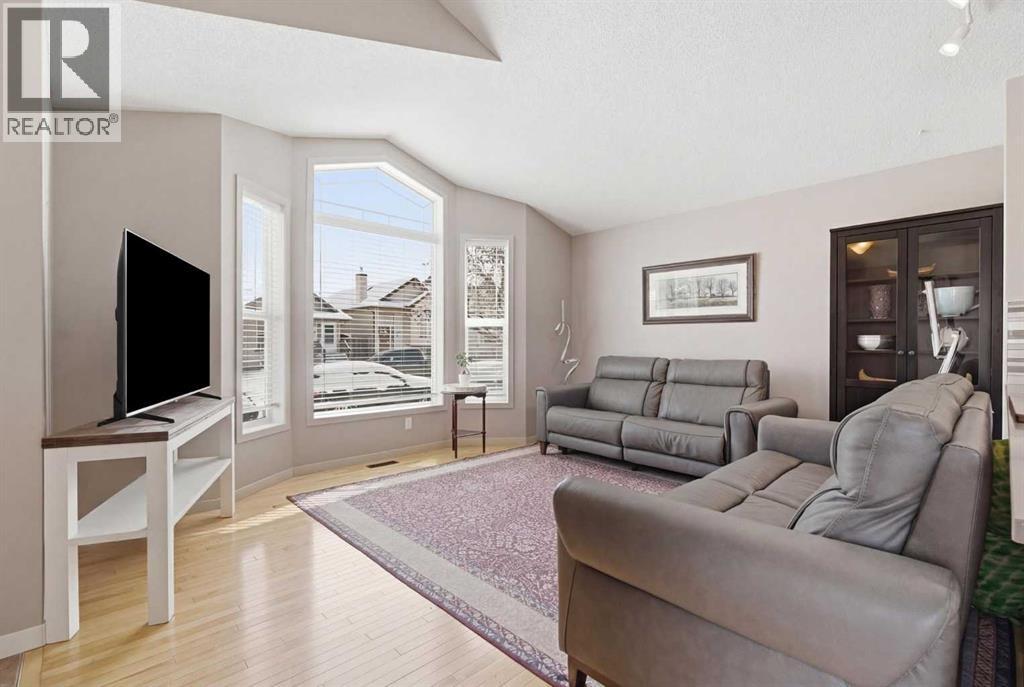 90 Cranberry Square, Calgary, Alberta  T3M 1J5 - Photo 6 - A2297470